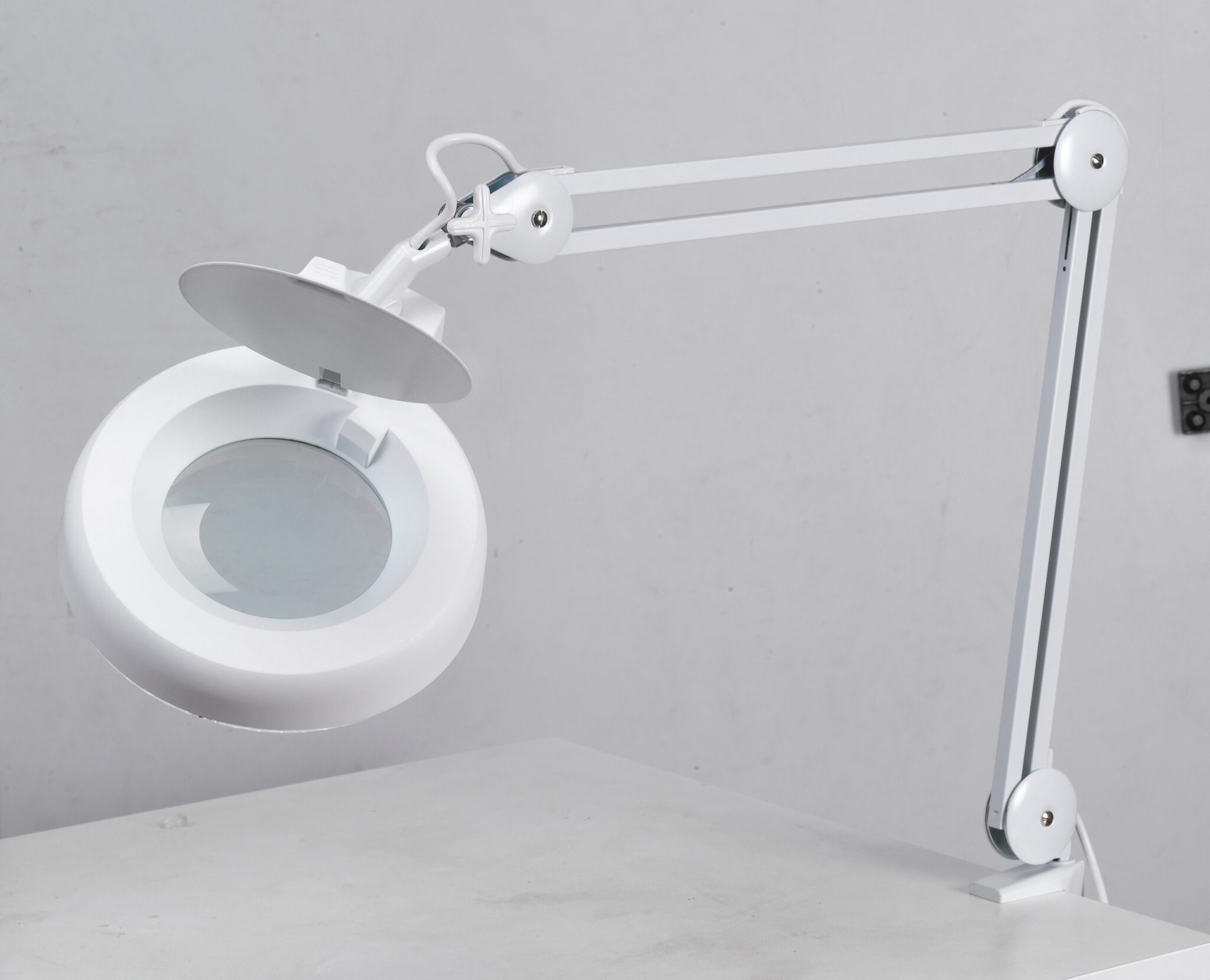 מנורת לופה LED גדולה 7" מנורת לופה LED גדולה 7" – תמונה 2